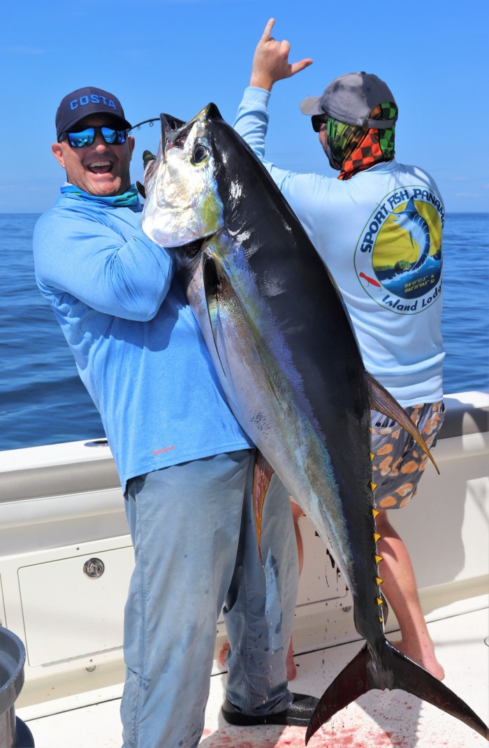 Captain Shane Jarvis with big tuna 